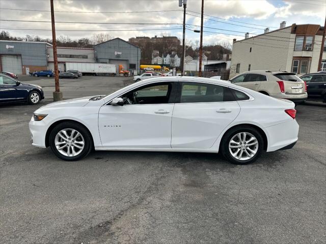 Photo of 2018 White Chevrolet Malibu