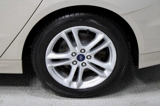 Photo of 2018 White Gold Metallic Ford Fusion Hybrid