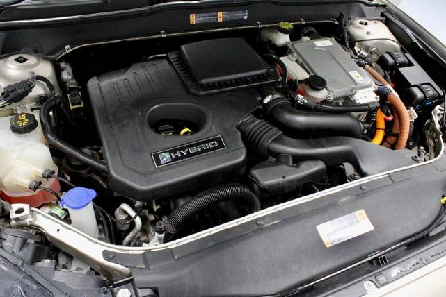 Photo of 2018 White Gold Metallic Ford Fusion Hybrid