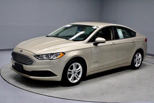 Photo of 2018 White Gold Metallic Ford Fusion Hybrid
