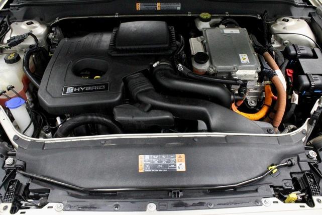 Photo of 2018 White Gold Metallic Ford Fusion Hybrid