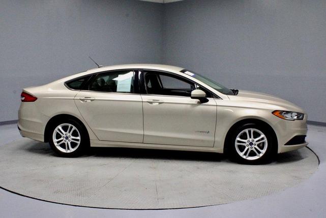 Photo of 2018 White Gold Metallic Ford Fusion Hybrid