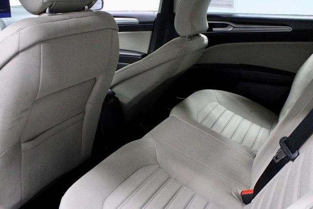 Photo of 2018 White Gold Metallic Ford Fusion Hybrid