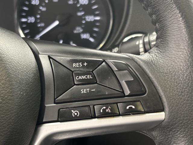 Photo of 2017 Glacier White Nissan Rogue