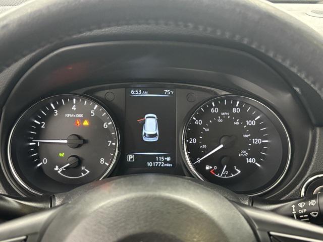 Photo of 2017 Glacier White Nissan Rogue