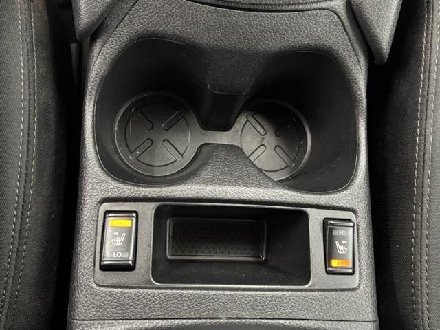 Photo of 2017 Glacier White Nissan Rogue