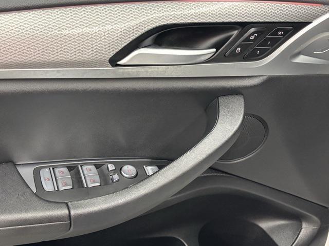 Photo of 2021 Alpine White BMW X4