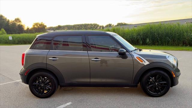 Photo of 2013 Oxford Green Metallic MINI Countryman