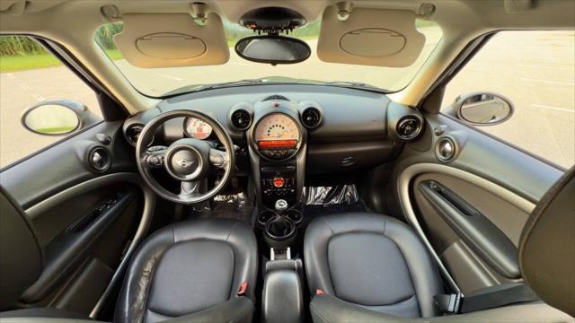 Photo of 2013 Oxford Green Metallic MINI Countryman