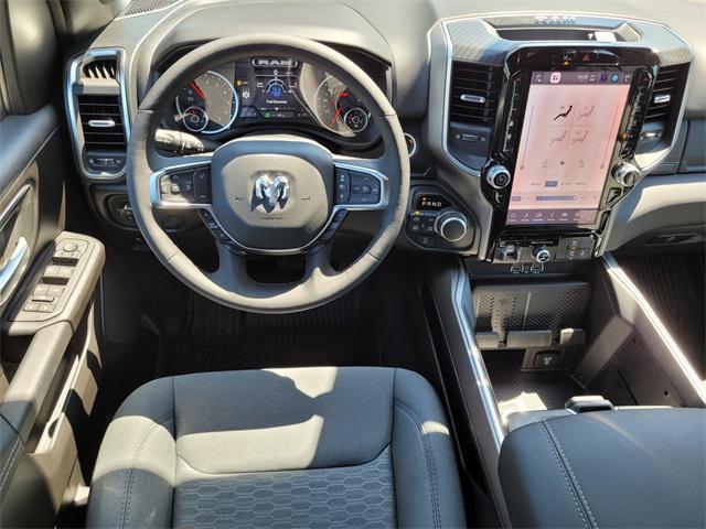 Photo of 2025 Diamond Black Crystal Pearlcoat RAM 1500