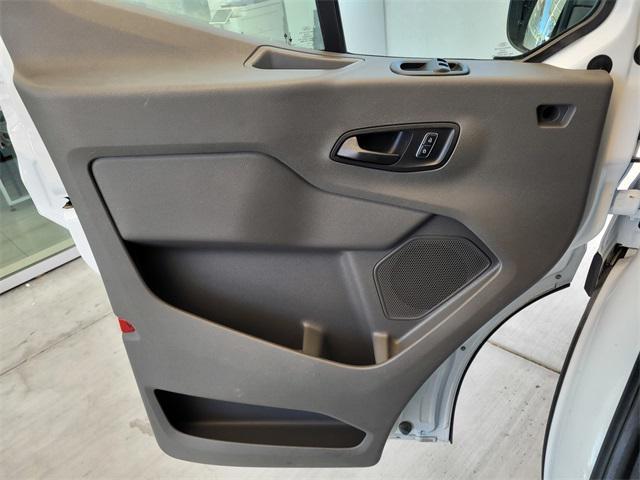 Photo of 2022 Oxford White Ford Transit-250