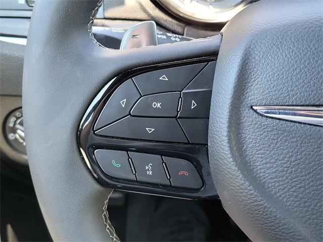 Photo of 2023 Silver Mist Clearcoat Chrysler 300