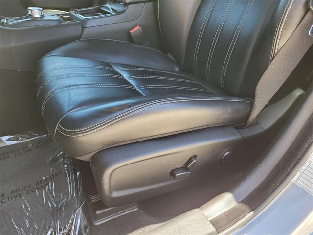 Photo of 2023 Silver Mist Clearcoat Chrysler 300