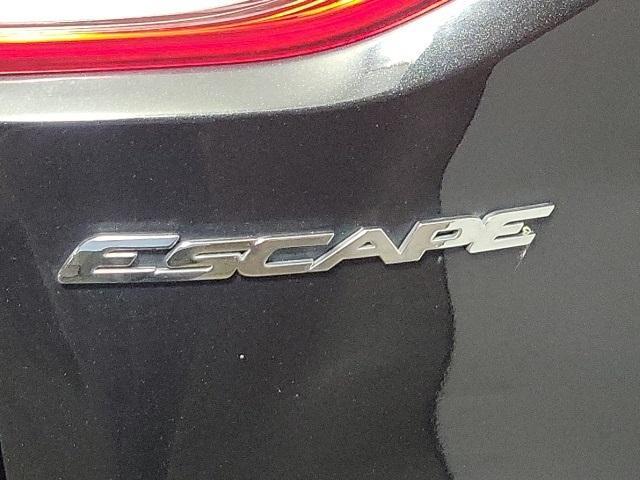 Photo of 2013 Tuxedo Black Ford Escape