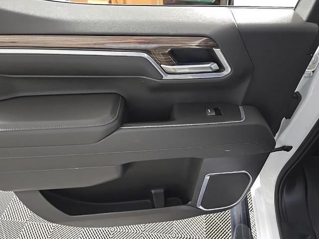 Photo of 2022 Summit White Chevrolet Silverado 1500