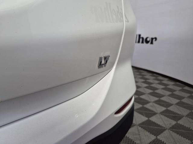 Photo of 2023 Summit White Chevrolet Equinox