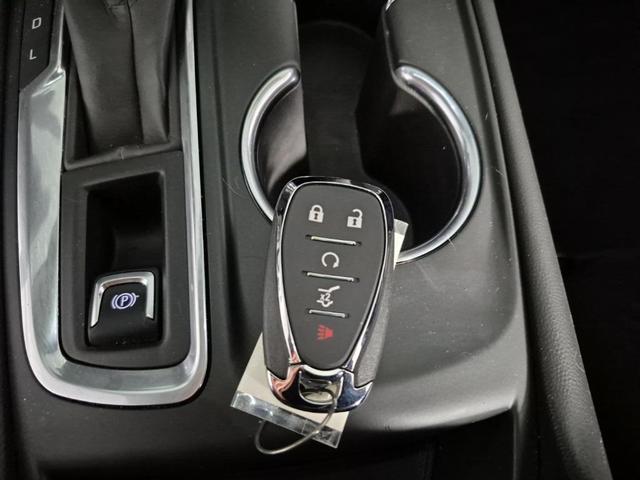 Photo of 2023 Summit White Chevrolet Equinox