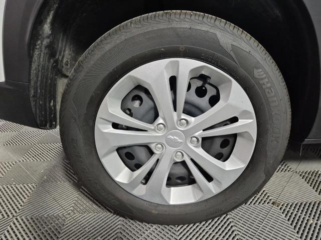 Photo of 2025 Summit White Chevrolet Trax