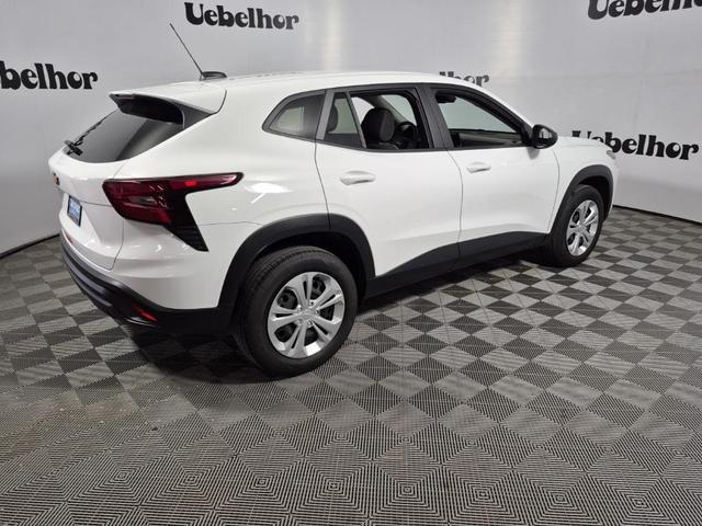 Photo of 2025 Summit White Chevrolet Trax