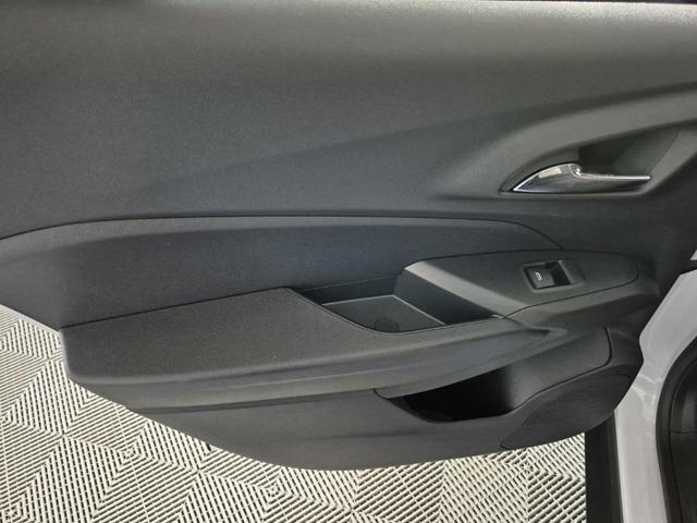 Photo of 2025 Summit White Chevrolet Trax