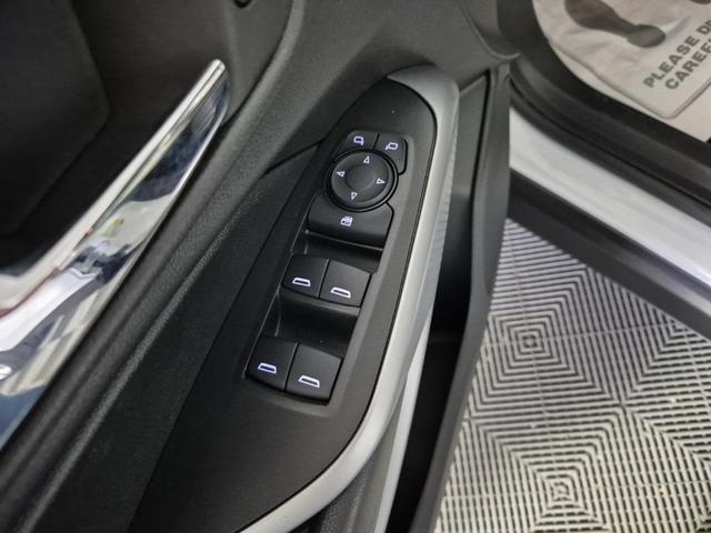 Photo of 2025 Summit White Chevrolet Trax