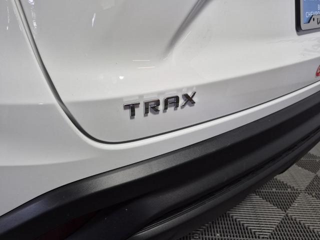 Photo of 2025 Summit White Chevrolet Trax
