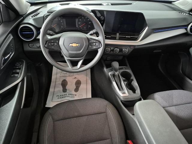 Photo of 2025 Summit White Chevrolet Trax