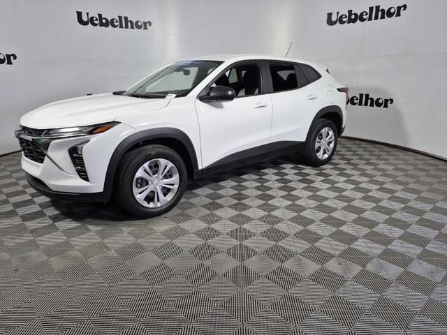 Photo of 2025 Summit White Chevrolet Trax