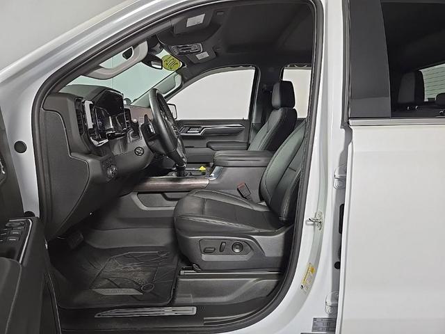 Photo of 2024 Iridescent Pearl Tricoat Chevrolet Silverado 1500