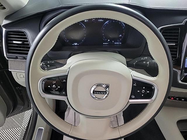 Photo of 2021 Gold Volvo XC90