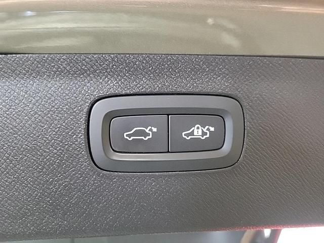 Photo of 2021 Gold Volvo XC90
