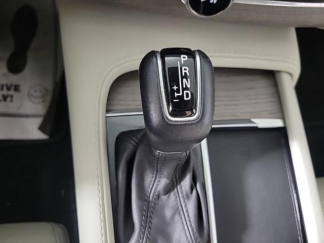 Photo of 2021 Gold Volvo XC90