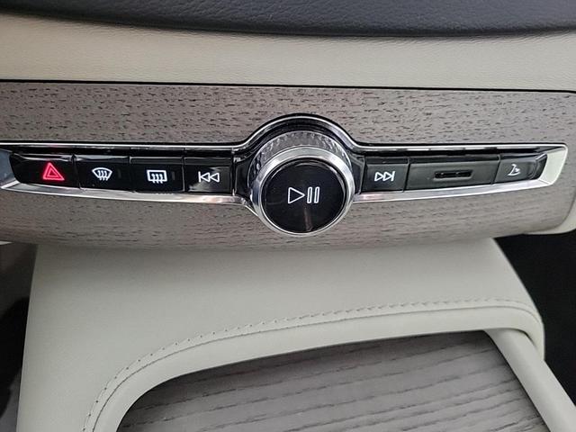 Photo of 2021 Gold Volvo XC90
