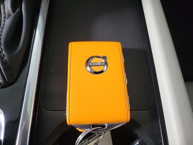 Photo of 2021 Gold Volvo XC90