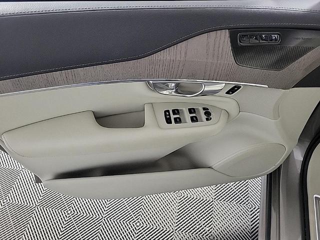 Photo of 2021 Gold Volvo XC90