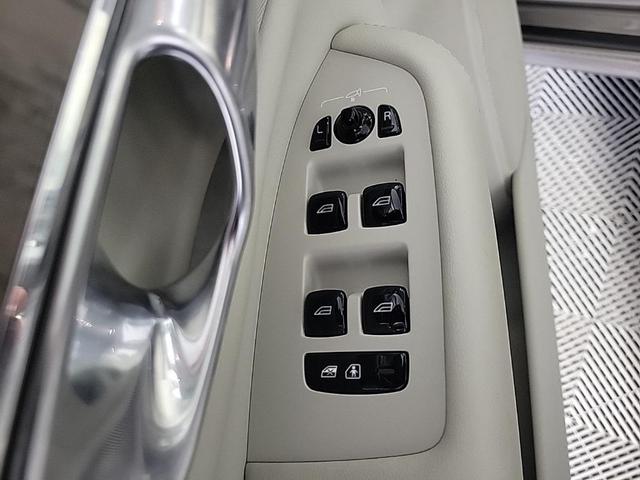 Photo of 2021 Gold Volvo XC90
