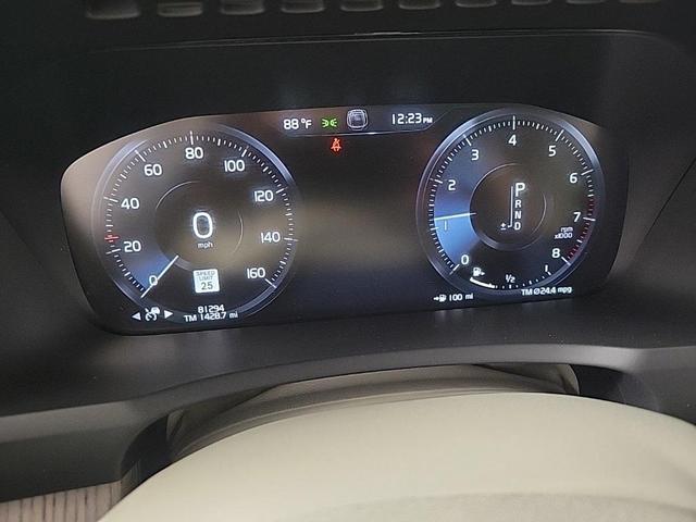 Photo of 2021 Gold Volvo XC90