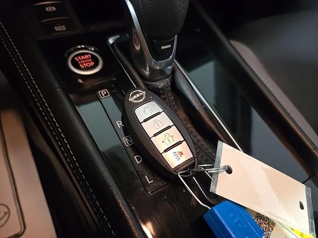 Photo of 2022 Monarch Orange / Super Black Nissan Kicks