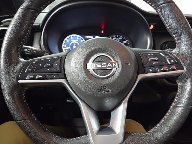 Photo of 2022 Monarch Orange / Super Black Nissan Kicks