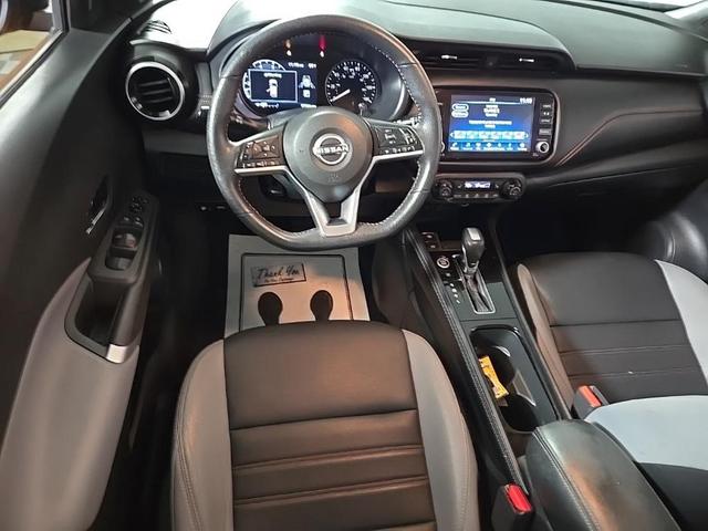 Photo of 2022 Monarch Orange / Super Black Nissan Kicks