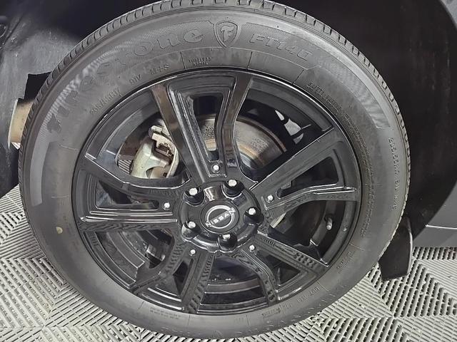 Photo of 2022 Monarch Orange / Super Black Nissan Kicks