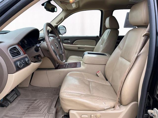 Photo of 2009 Black Chevrolet Suburban