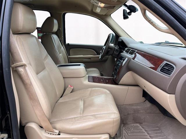 Photo of 2009 Black Chevrolet Suburban
