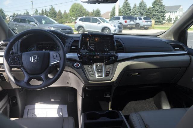 Photo of 2024 Platinum White Pearl Honda Odyssey