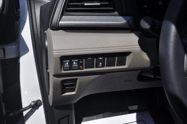 Photo of 2024 Platinum White Pearl Honda Odyssey
