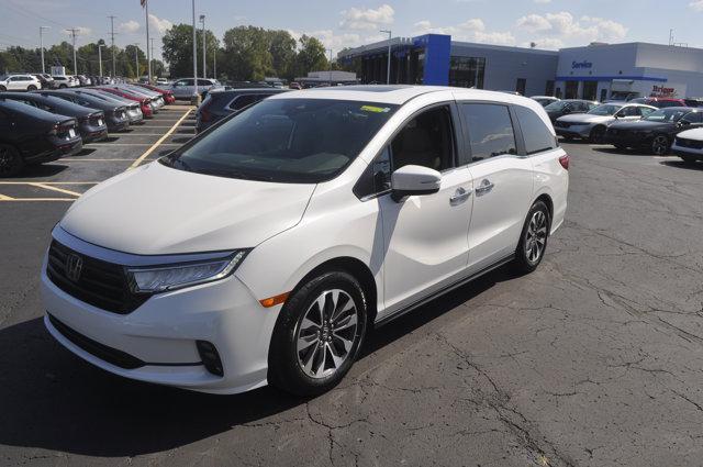 Photo of 2024 Platinum White Pearl Honda Odyssey