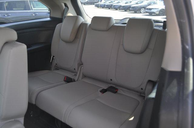 Photo of 2024 Platinum White Pearl Honda Odyssey