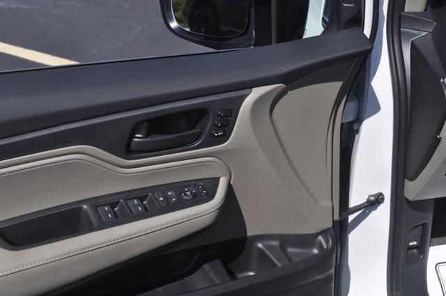 Photo of 2024 Platinum White Pearl Honda Odyssey
