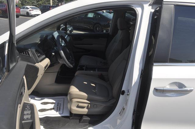Photo of 2024 Platinum White Pearl Honda Odyssey