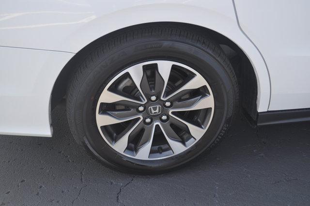 Photo of 2024 Platinum White Pearl Honda Odyssey